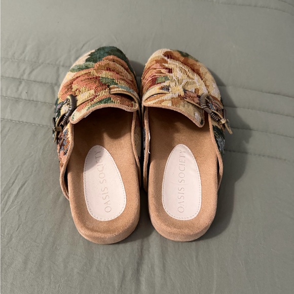 Floral Tapestry Women's Clogs - Picture 2 of 3